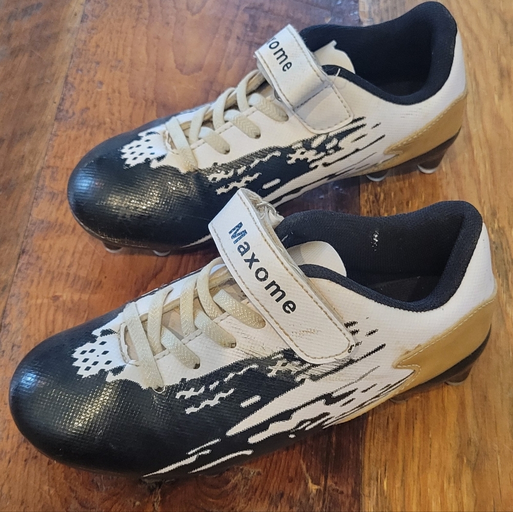 Kids Soccer Cleats, Kid Size 1